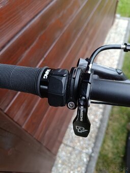 KARBONOVÉ ELEKTROKOLO BMC SPEEDFOX AMP TWO - vel. M - 10