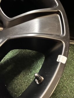 6x139.7 R20 Dodge RAM 1500 - ORIGINÁL Alu - černé - 10