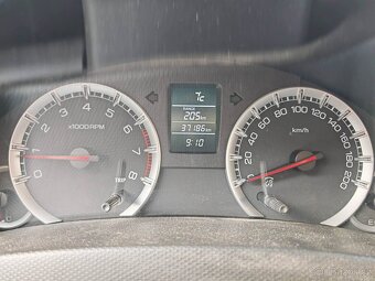 Suzuki Swift 1.2VVT 69kW Club 37 176km - 10