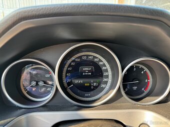 Mercedes Benz E200 - pěkný stav, po velkém servisu - 10