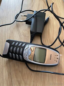 Nokia 6310i černo zlatá - s folií na displayi  Jako nová - 10