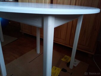 Prodám jídelní stůl kulatý 90cm - 10