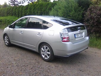 Výjimečná příležitost Nadstandartní Prius na prodej - 10