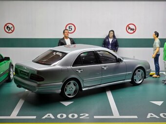 Mercedes-Benz W210 E55 AMG 2001 1:18 OttoMobile - 10