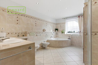 Rodinný dům s krásnou zahradou v klidné obci Mírová - 10