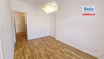 Pronájem nadstandardního bytu 3+kk, 73 m2 s výhledem na radn - 10