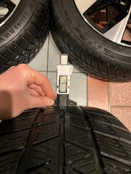 Alu kola Škoda R18 5X112 ZÁNOVNÍ ZIMNÍ PNEU 235/45 R18 8,5mm - 10