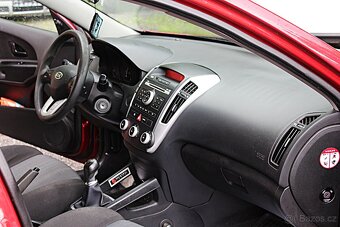 Kia Ceed - 10