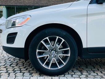 Volvo XC60 2.4D 5VÁLEC 4x4 AUT VÝHŘEV SERVISKA Bi XENONY - 10