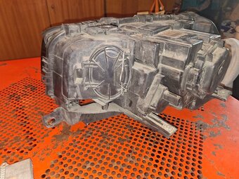 Přední pravé světlo X3 E83 D2S+ H7 XENON - 10