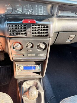 Lancia delta 2.0 i 16 v - 10