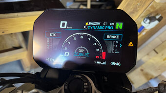 BMW F 900R - 10