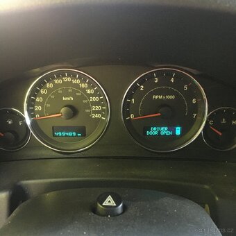 Jeep Commander 3.0 CDi - 10