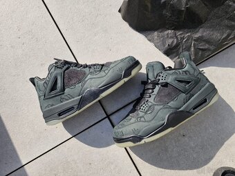 AIR JORDAN 4 RETRO KAWS - 10