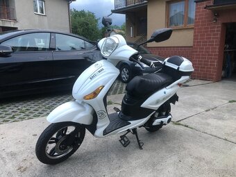 Elektroskútr Racceway E-Moped 80 km/h Nejlepší tuning 5,2kW - 10