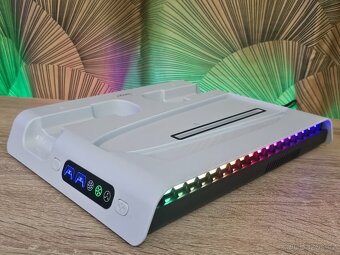MULTIFUNKČNÍ NABÍJECÍ RGB STOJAN S CHLAZENÍM PRO PS5 SLIM - 10