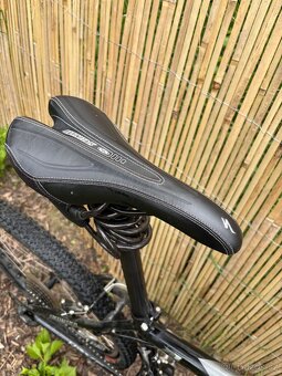 Kolo Specialized - 17 rám, 26 kola - 10