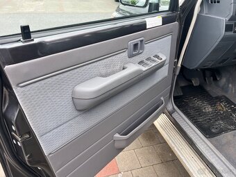 Toyota Land Cruiser GRJ 76 - 10