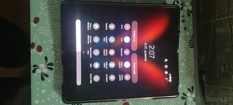 Samsung Galaxy Z Fold 2 5G v top stavu s černým krytem - 10