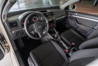 Volkswagen Jetta, 1.6 benzín 75 kw - TOP STAV - 10