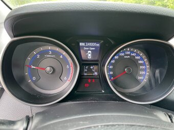 Hyundai i30, 1.6 - 10