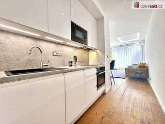 Prodej zrekonstruovaného bytu s garážovým stáním a balkonem - 10