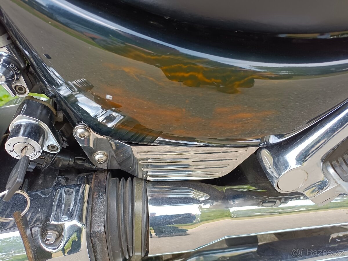 Suzuki VS 1400 Intruder - 11