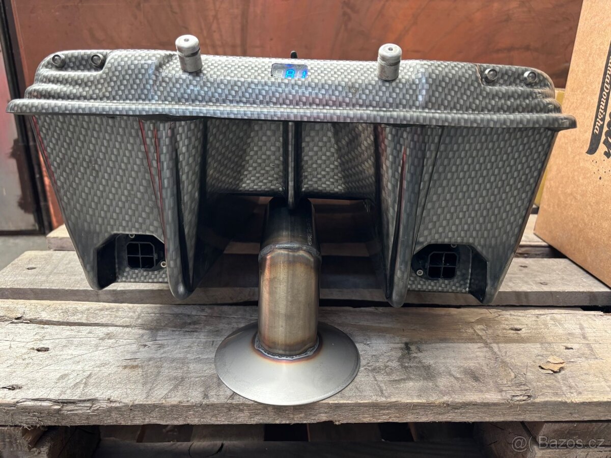 Zavážecí loďka Carp Madness - 11