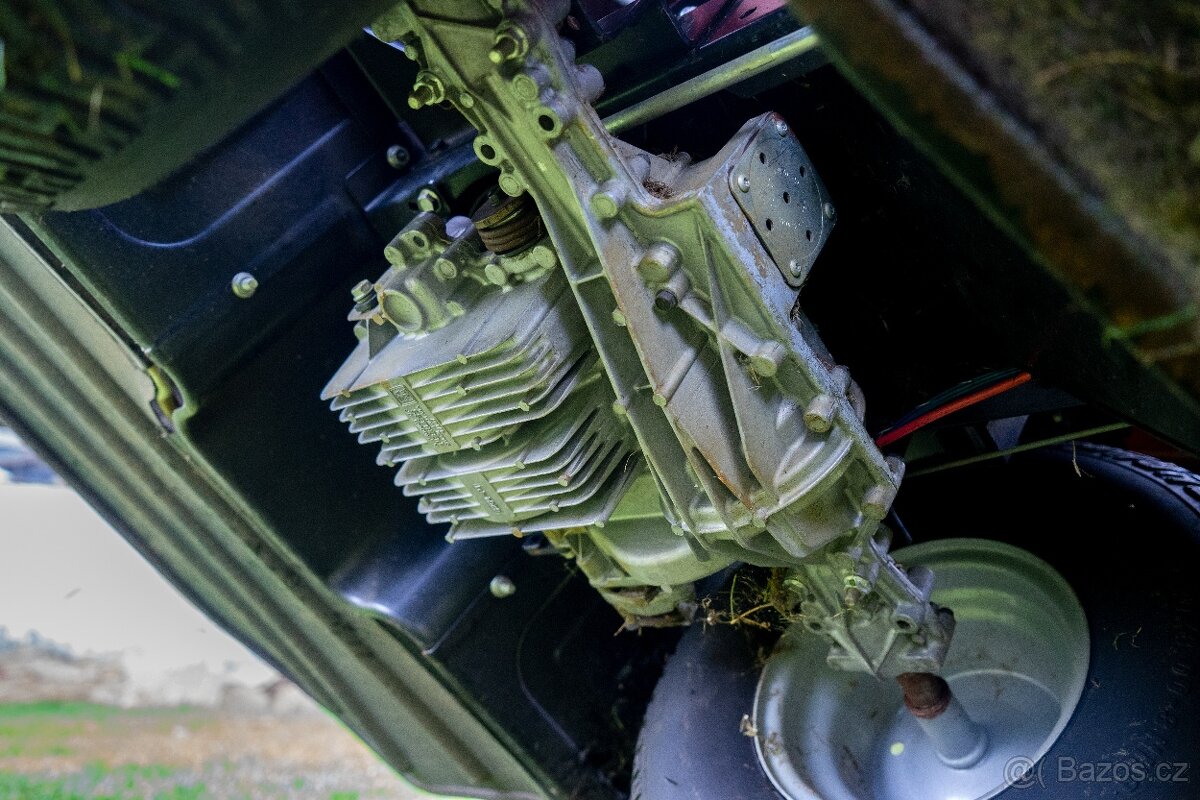 Silný sekací traktůrek Murray ( MTD ) 16 hp Vanguard 2 válec - 11