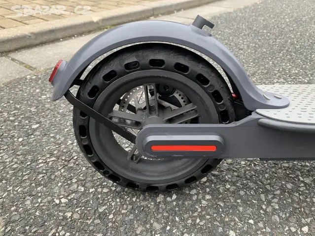 Elektrokoloběžka AERIUM AOVO PRO černá - 11