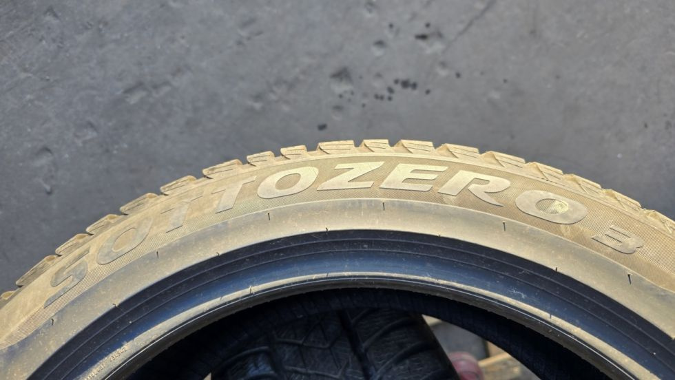 Zimní pneu 245/45/18 Pirelli - 11