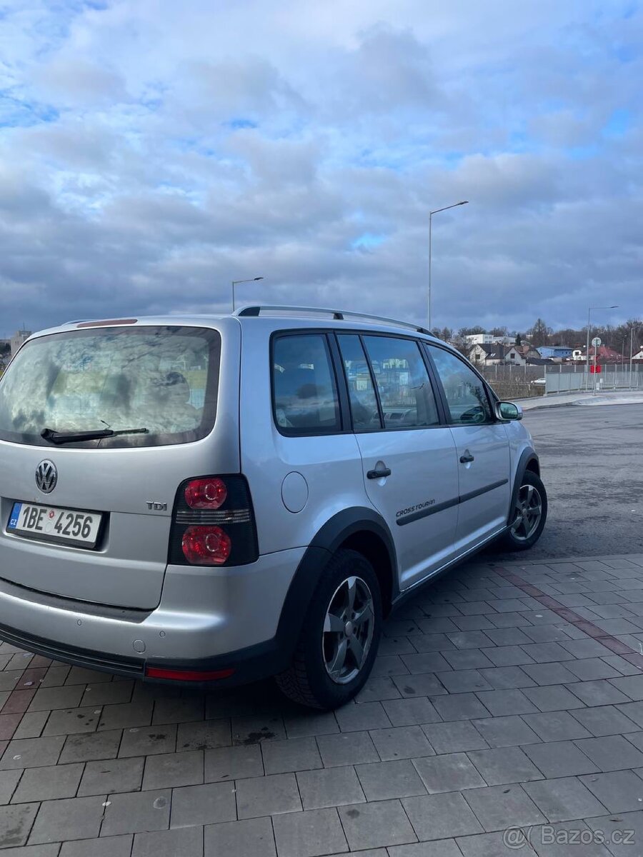 Touran Cross - 11