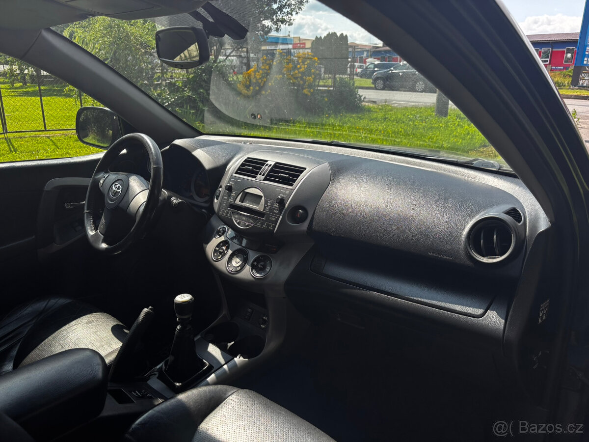 Toyota Rav4 2.2D-CAT 130kW, 4x4, SUV, Manual, Klima, Tažné - 11