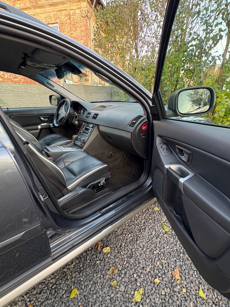 Volvo XC90 R-Design, 2.4 D5, 136,4 kW, automat, 2008 - 11