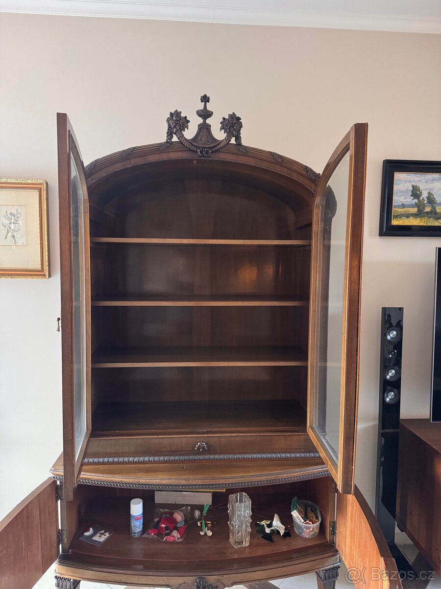 Výkladní skříň vitrína - 11