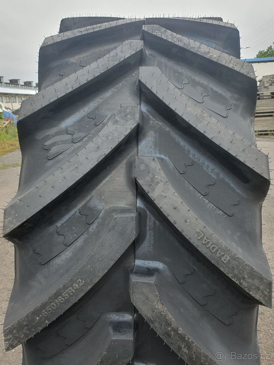 Pneu BKT 650 / 65 R42 - 11