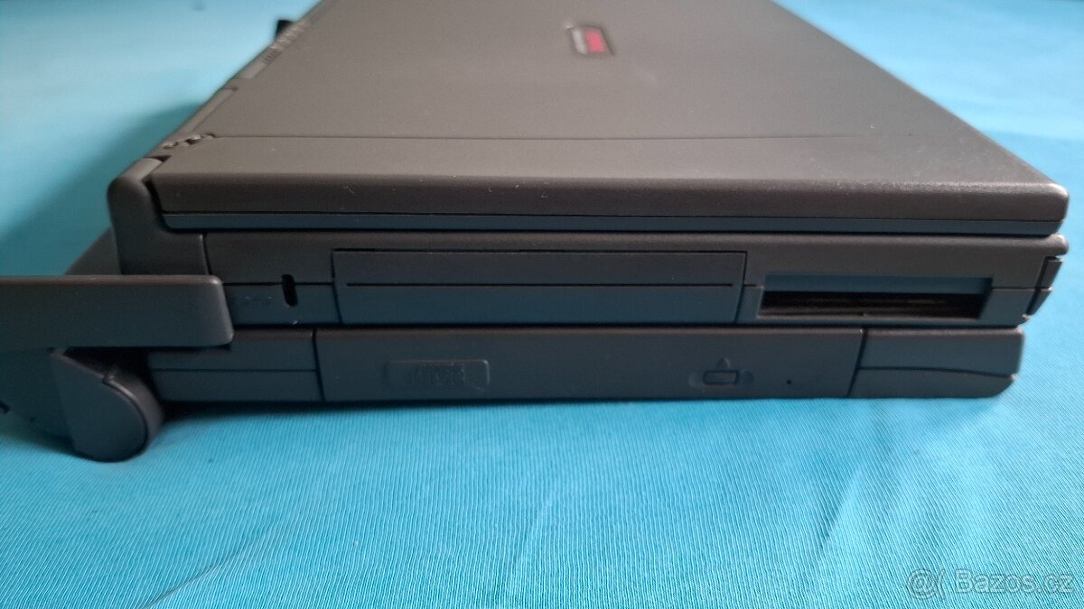 Retro notebook Compaq Armada 4220T - 11