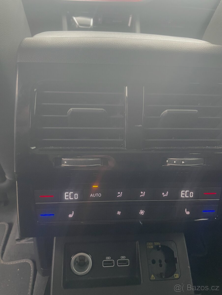 VW Touareg 4x4,Webasto,kamera,asistenty,nočné videnie, - 11