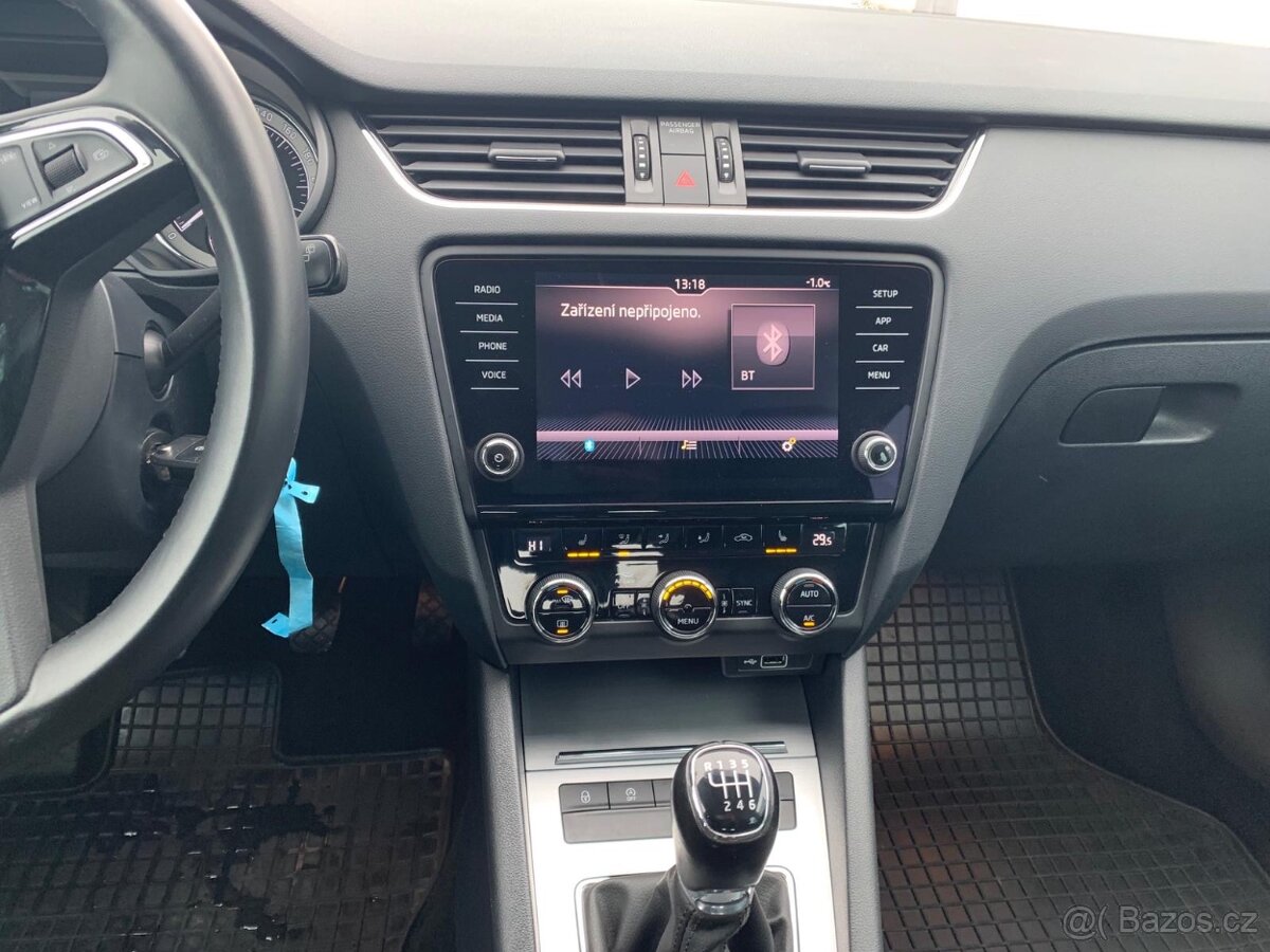 Škoda Octavia III face - 11