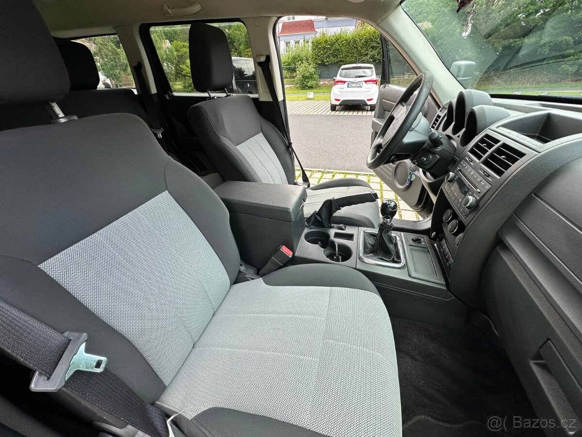 Dodge Nitro 2,8 CRDi 130 kW 4x4 - 11