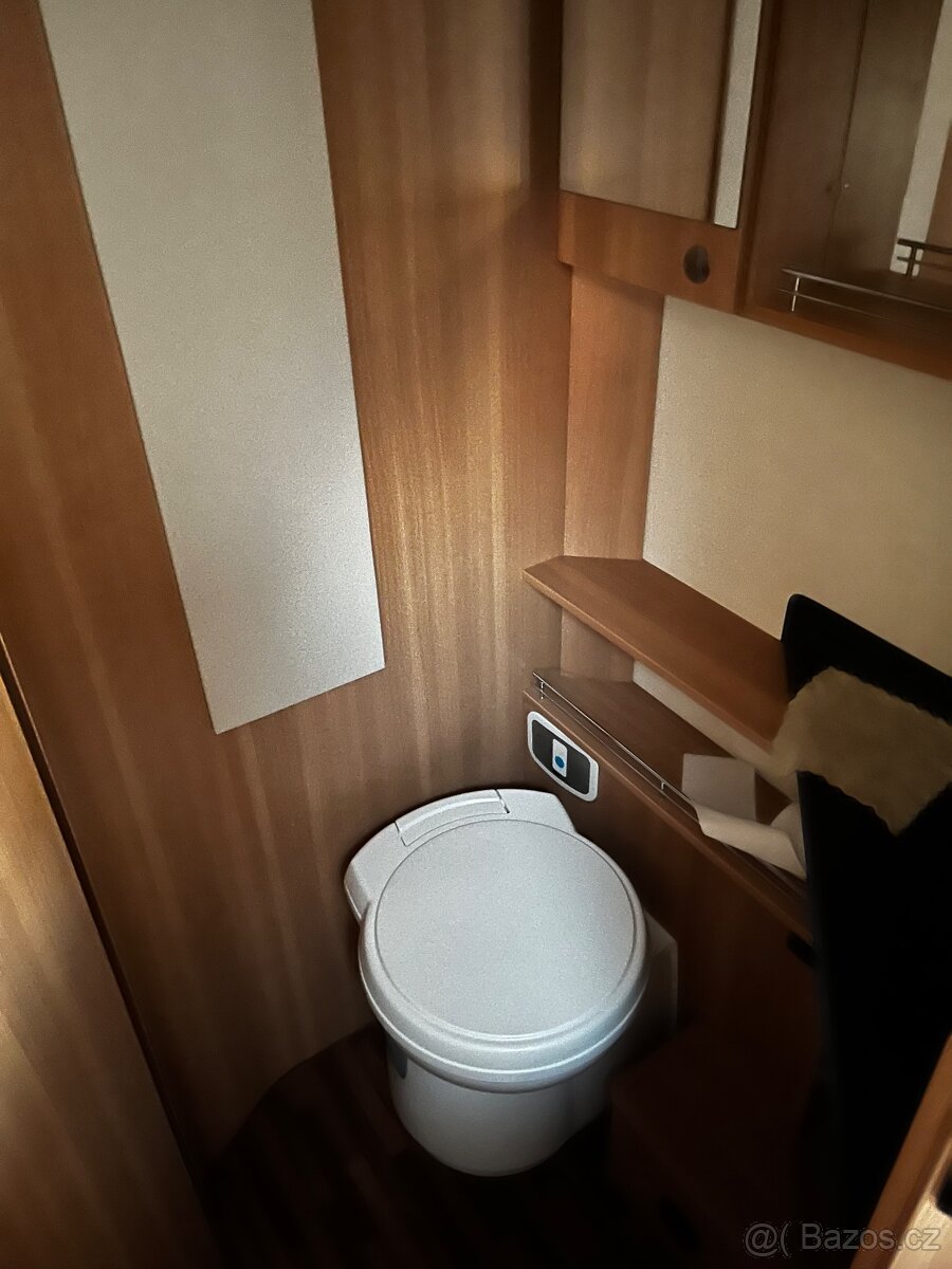 LMC Breezer H737G - 11