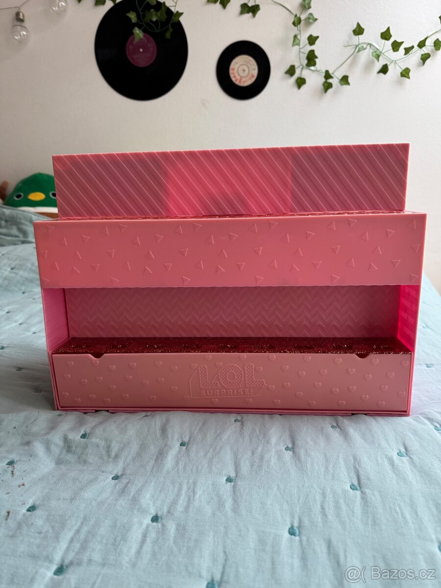 LOL Surprise polička a domeček na hraní - 11
