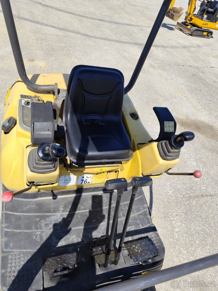 Minibagr Komatsu PC15, váha 1550kg. - 11