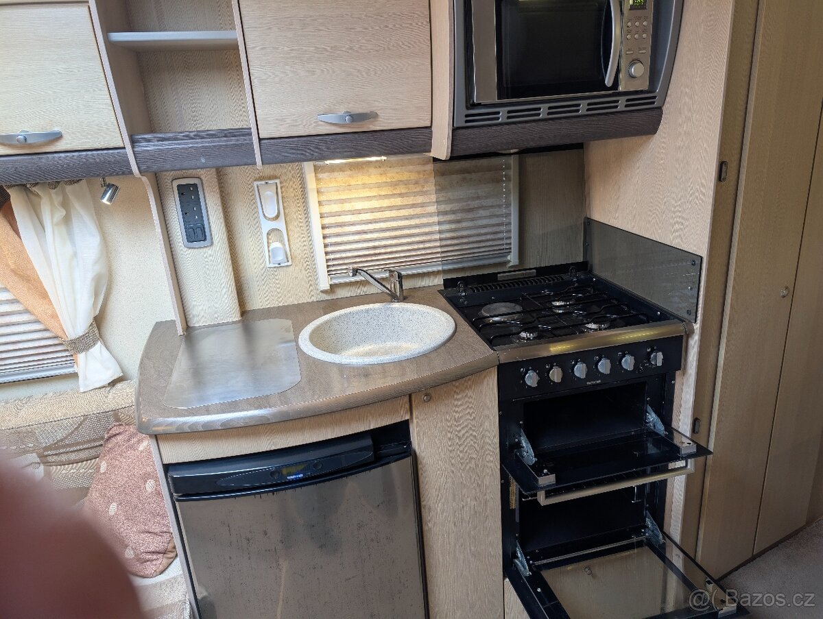 SWIFT STERLING ECCLES 90 RUBY,MOVER,VELKÁ KOUPELNA A POSTEL - 11