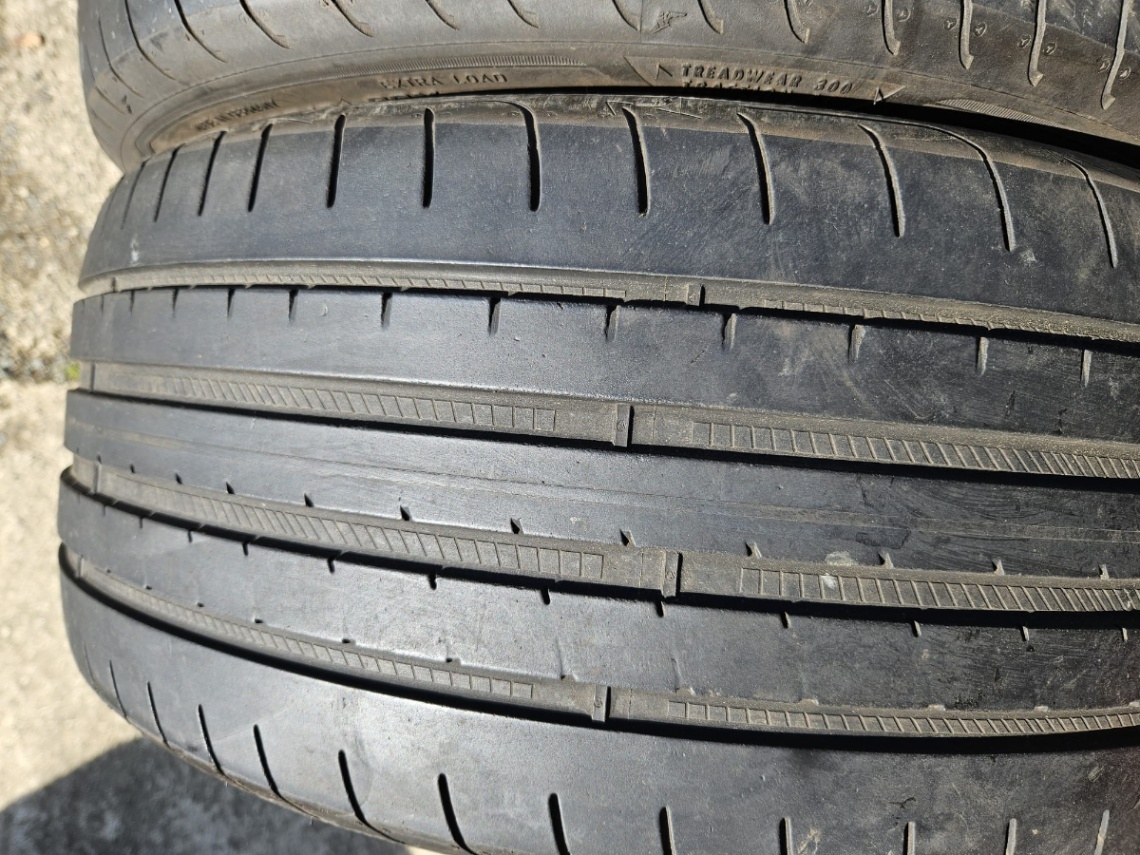 225/40R19 - 11