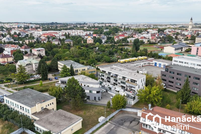 Pronájem 2+kk s balkonem a parkováním, ul.... - 11