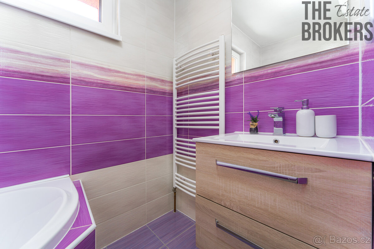 Prodej rodinného domu, celková užitná plocha 187 m², pozemek - 11