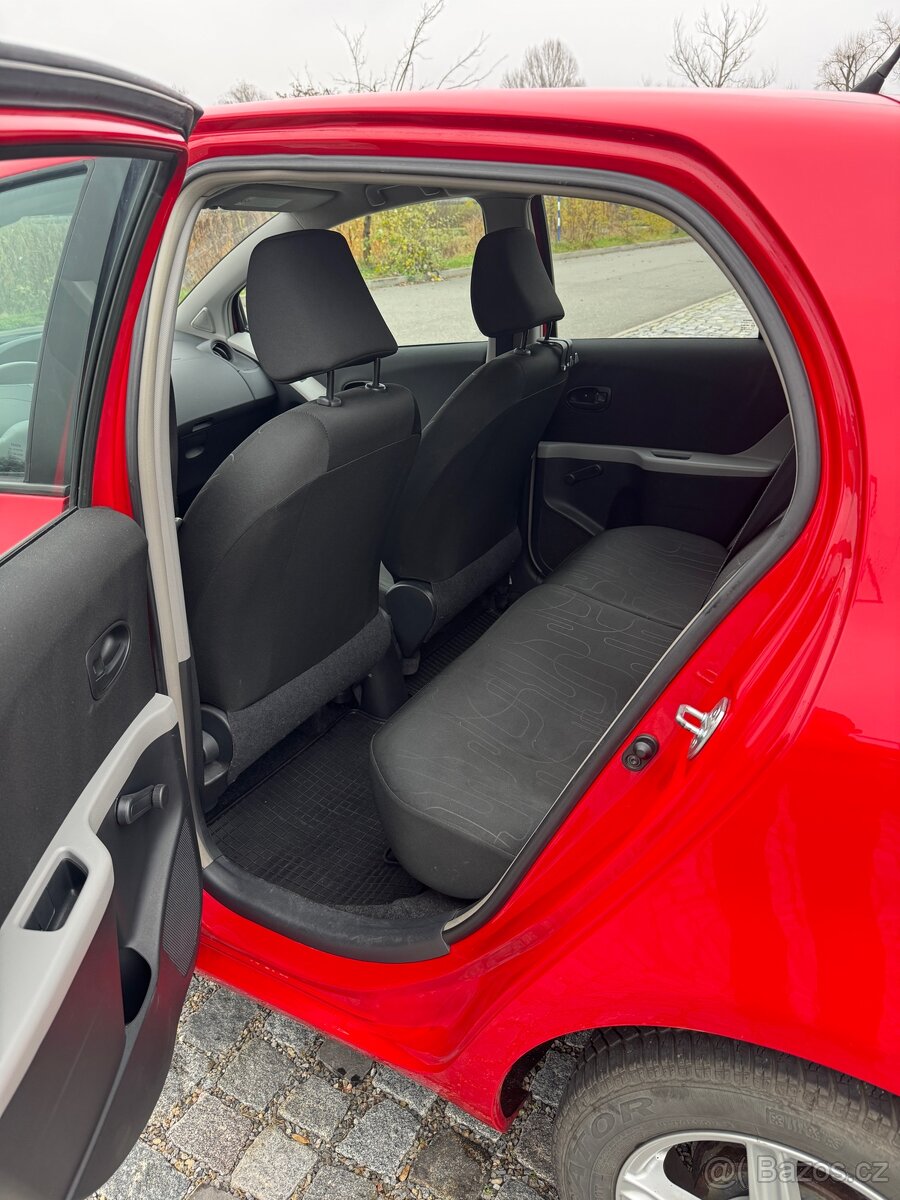 Toyota Yaris 1.0 - 11