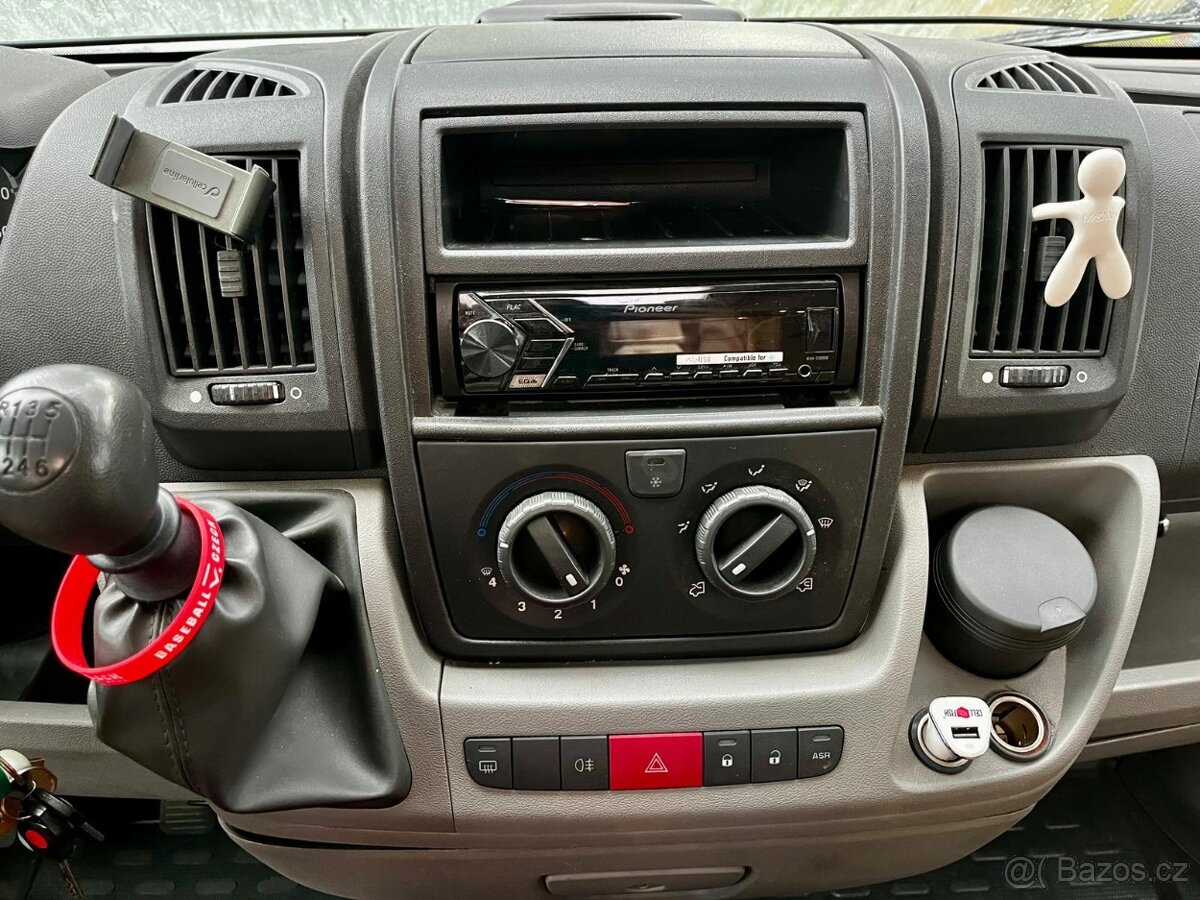 Obytné auto, polointegrované Carthago Chic c-line - 11