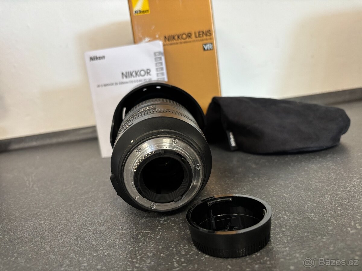Nikon AF-S NIKKOR 28–300mm f/3.5–5.6G ED VR - 11
